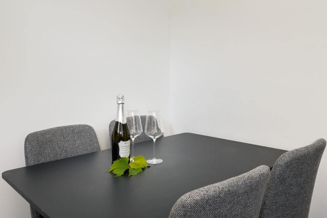 Family House Grey Appartement Duboka Buitenkant foto