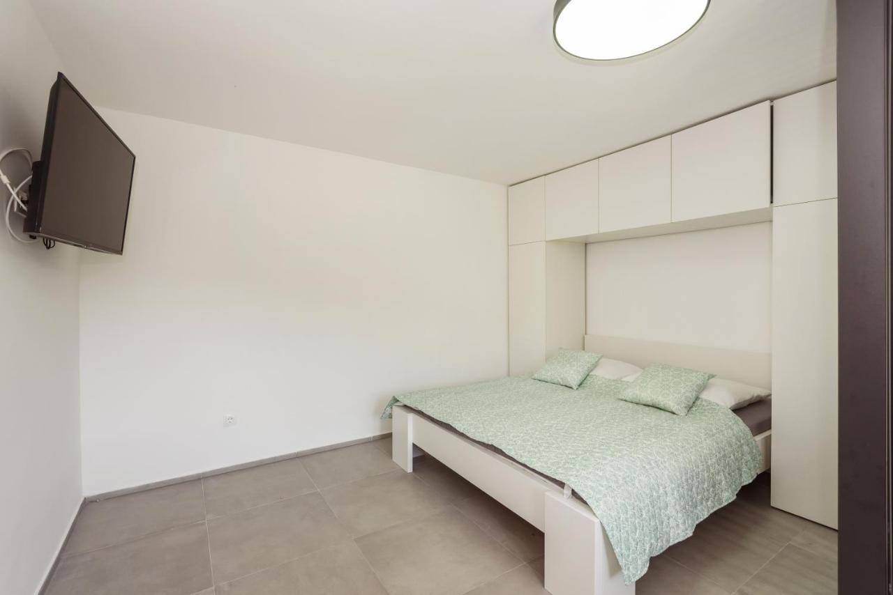 Family House Grey Appartement Duboka Buitenkant foto