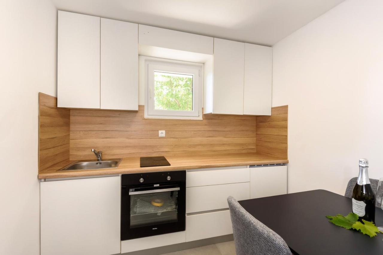 Family House Grey Appartement Duboka Buitenkant foto